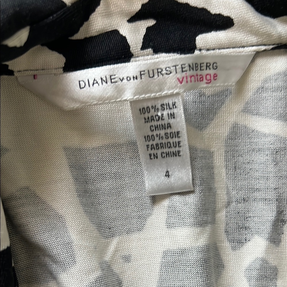Diane von Furstenberg Vintage Silk Jersey  Wrap Dress - Picture 2 of 2